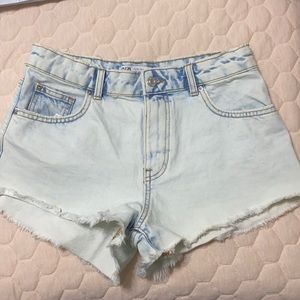 Brand New never worn Zara shorts size 6